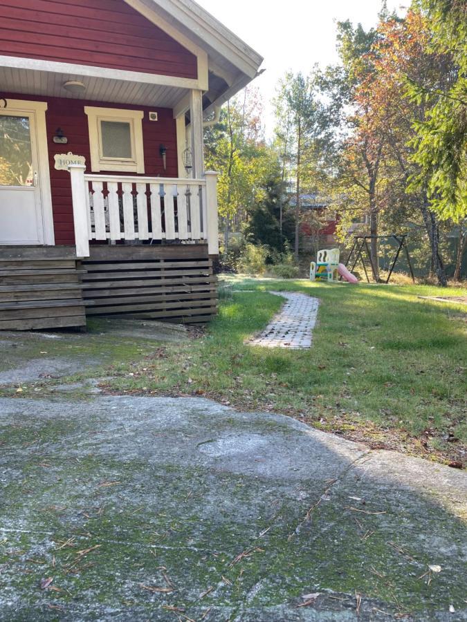 Villa Charmigt Hus Pa Vindoe Estocolmo Exterior foto